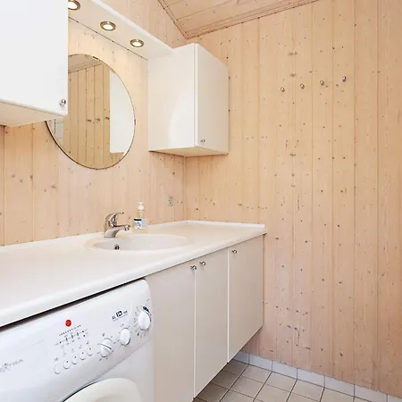 Idyllic Marina Retreat - By Traum 펜션 Tranekær